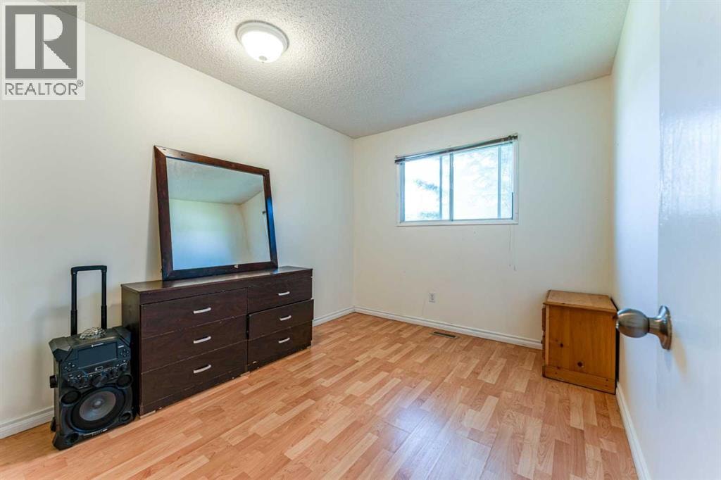9611 24 Street SW — photo 17