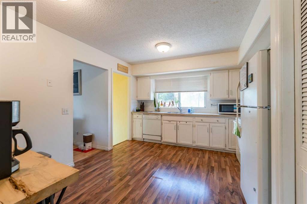 9611 24 Street SW — photo 8