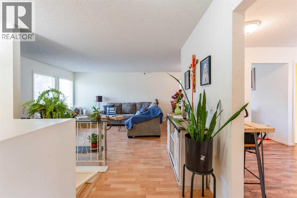 9611 24 Street SW — photo 12