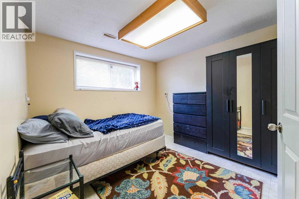 9611 24 Street SW — photo 28