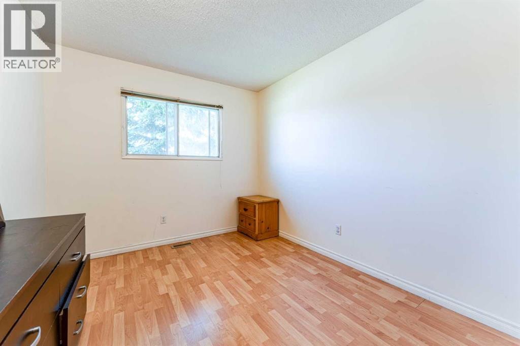 9611 24 Street SW — photo 18