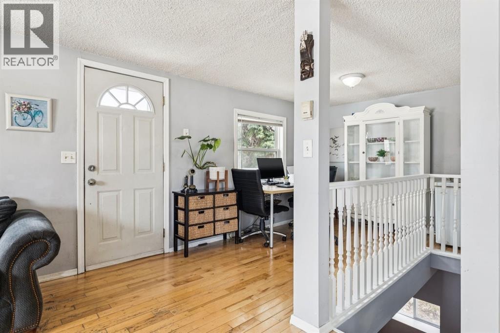 7417 24 Street SE — photo 5