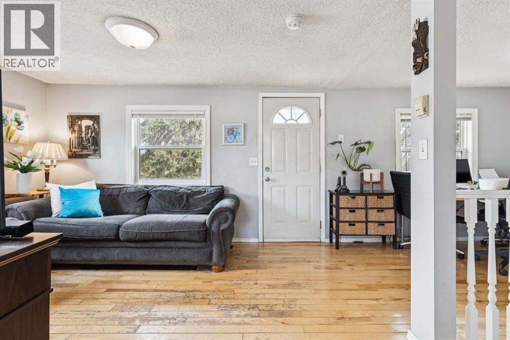 7417 24 Street SE — photo 4
