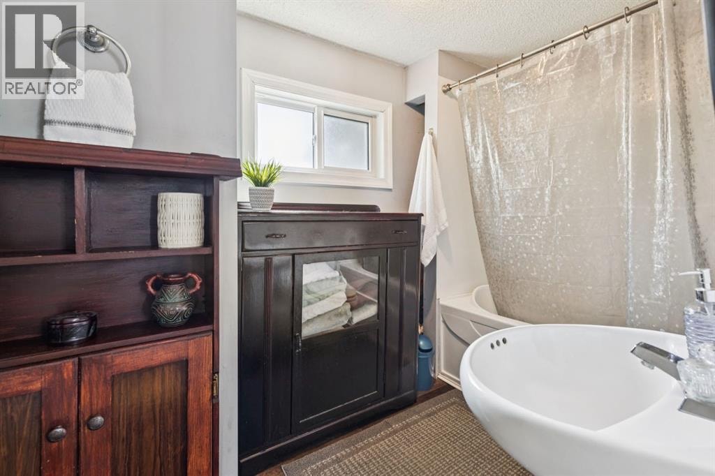 7417 24 Street SE — photo 17