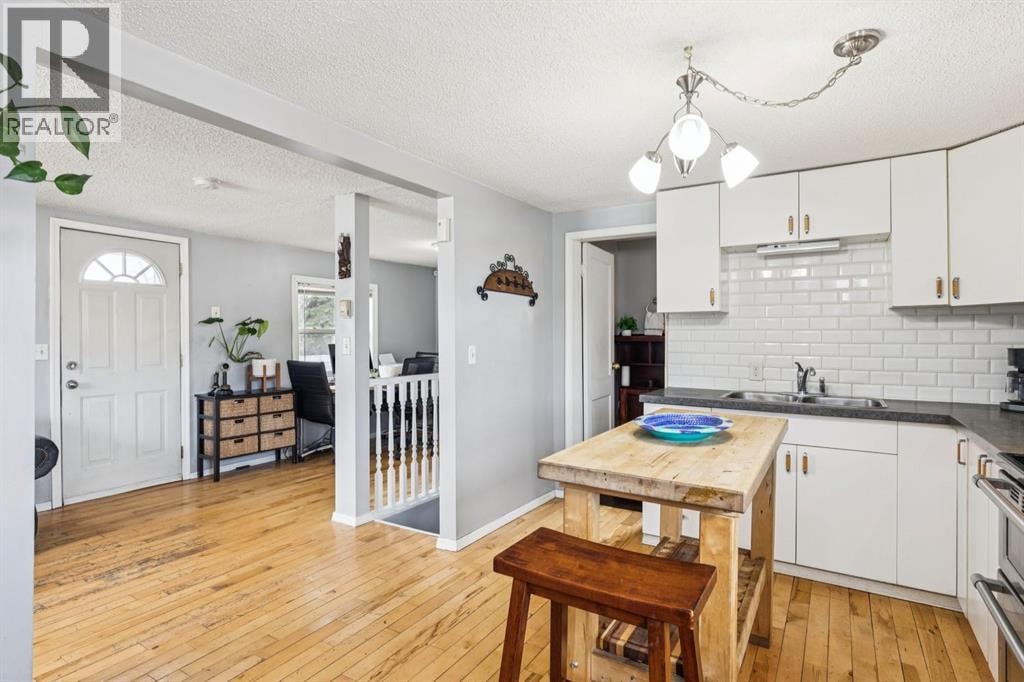 7417 24 Street SE — photo 11