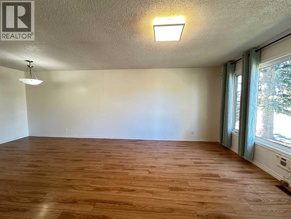 121 Huntford Close NE — photo 7
