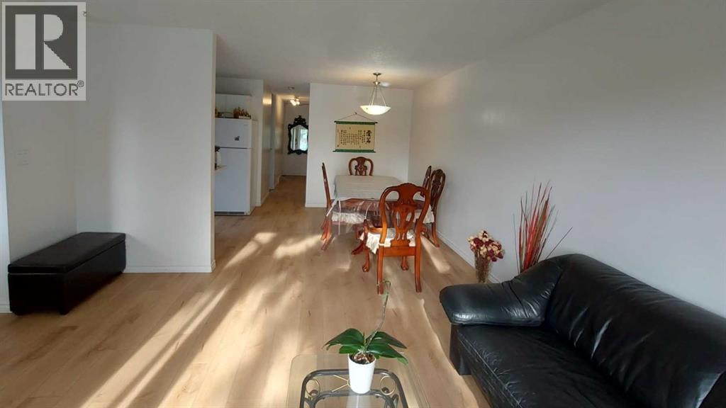 121 Huntford Close NE — photo 4