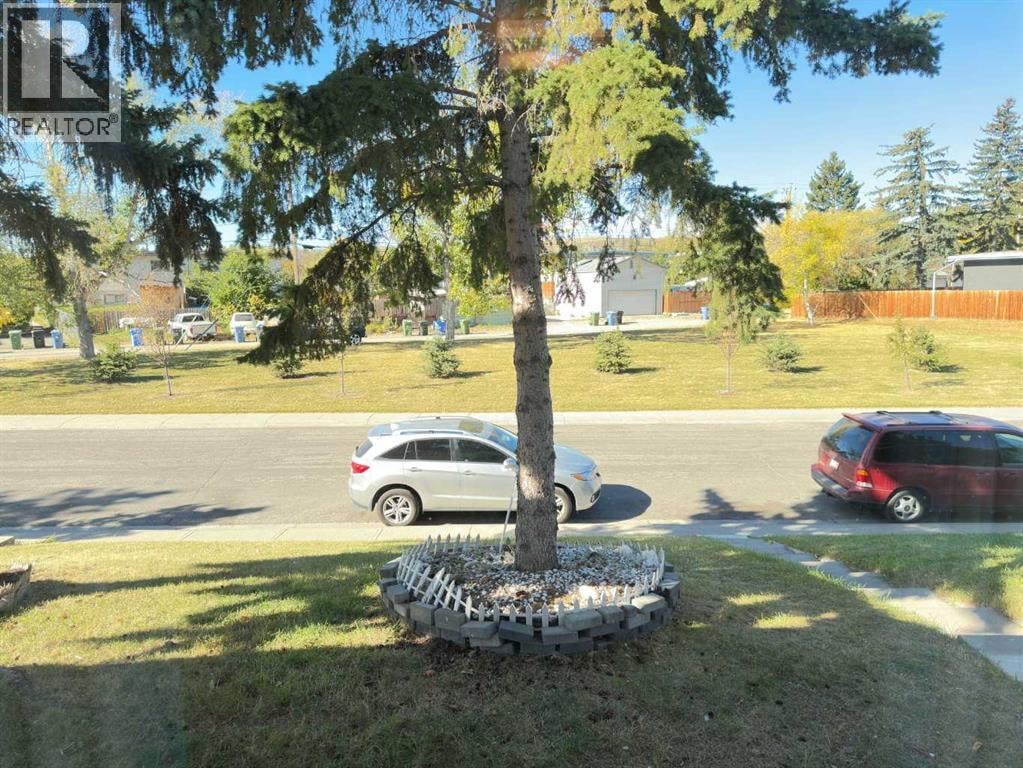 121 Huntford Close NE — photo 43
