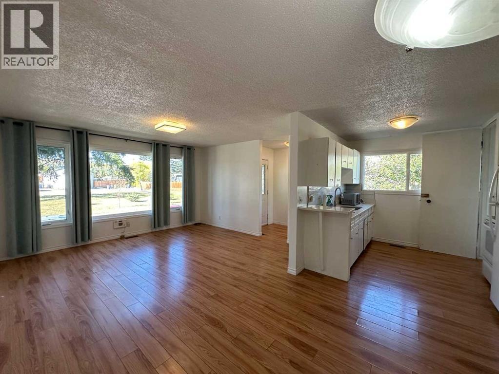 121 Huntford Close NE — photo 5