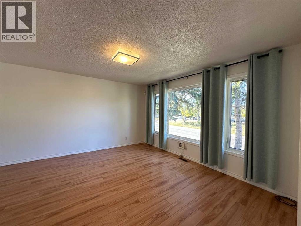 121 Huntford Close NE — photo 6