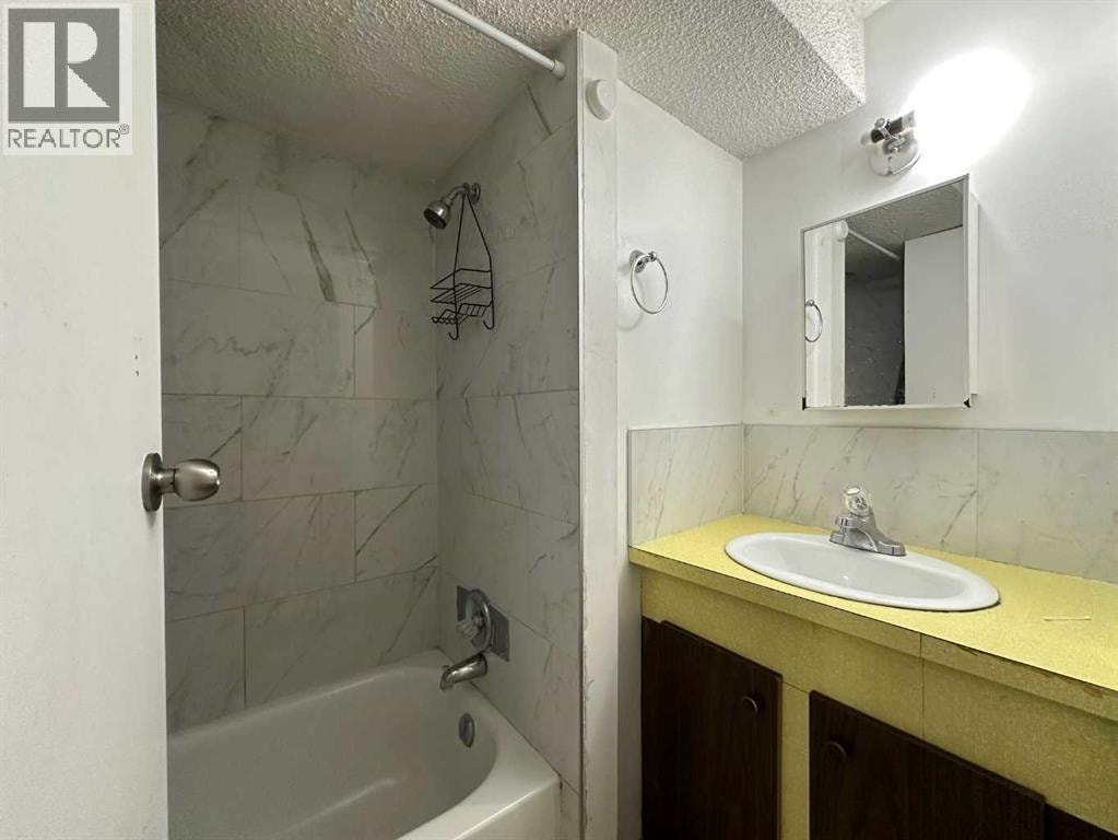 121 Huntford Close NE — photo 34