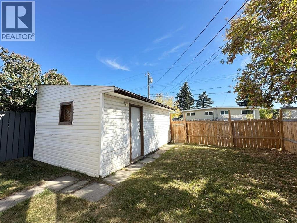 121 Huntford Close NE — photo 39