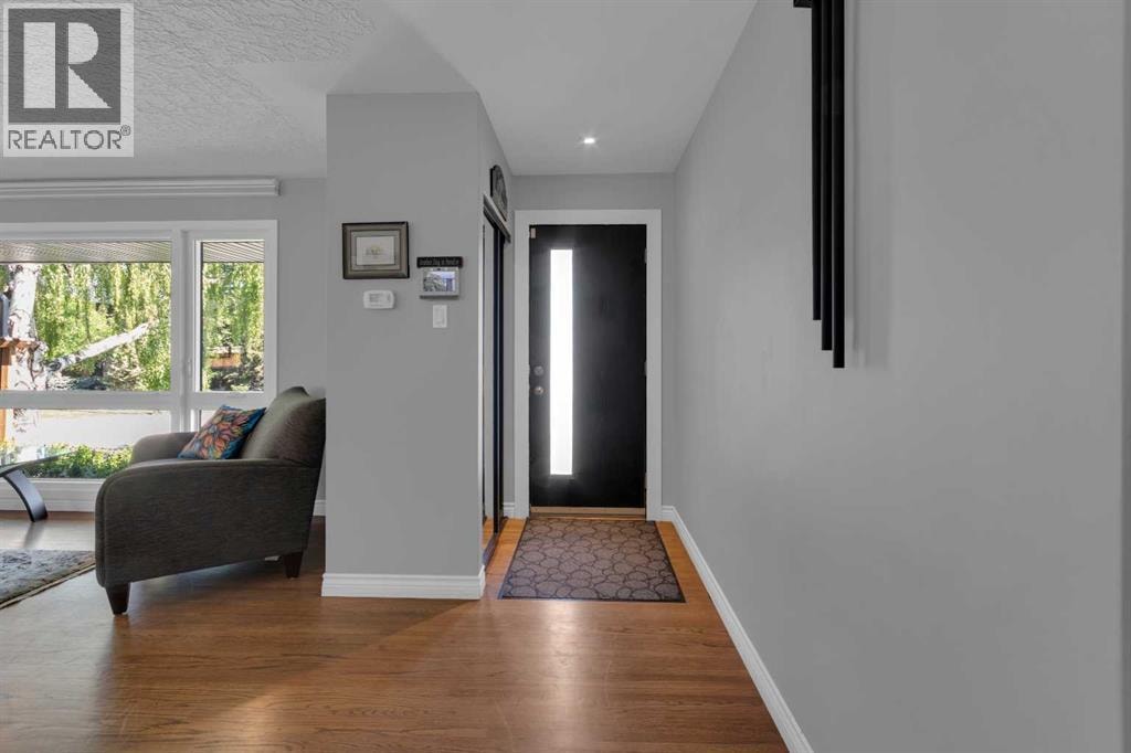 157 Wildwood Drive SW — photo 2