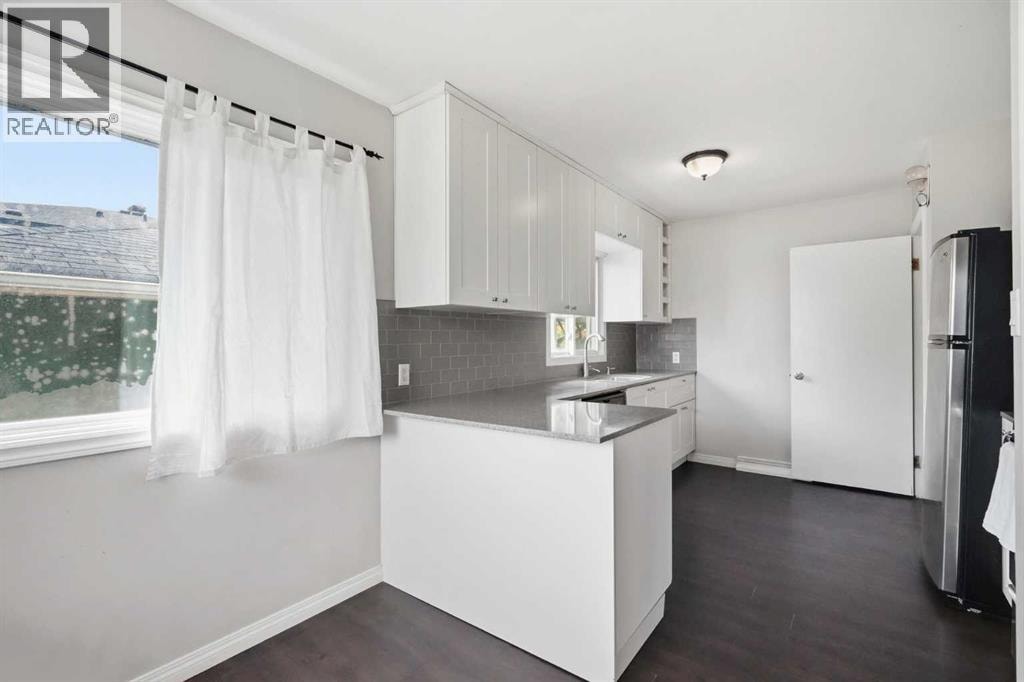 111 42 Avenue NE — photo 11