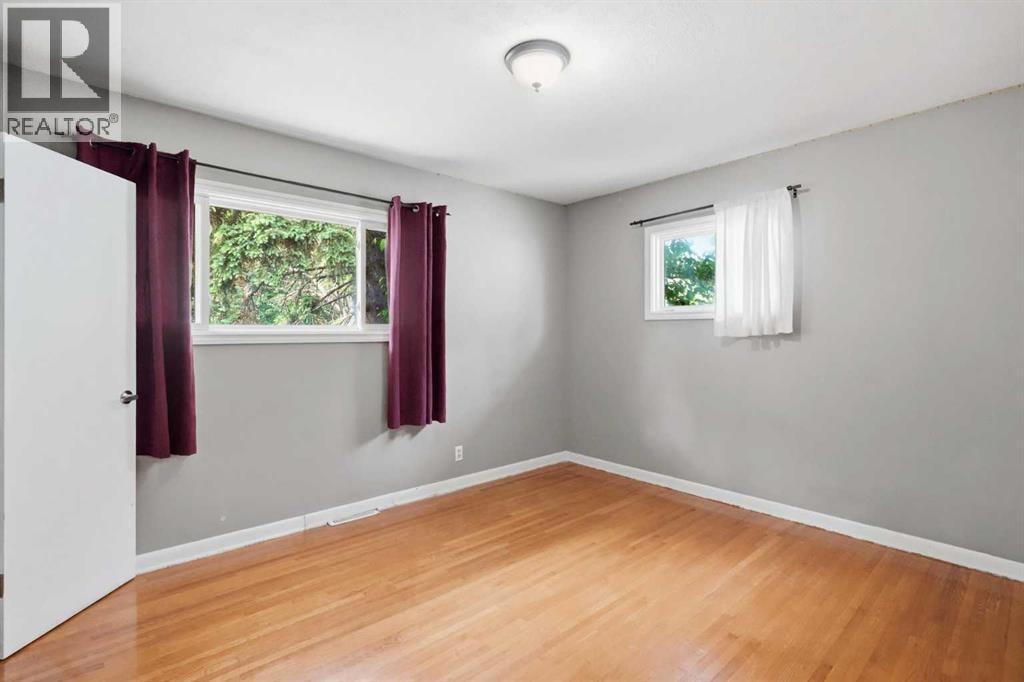 111 42 Avenue NE — photo 20