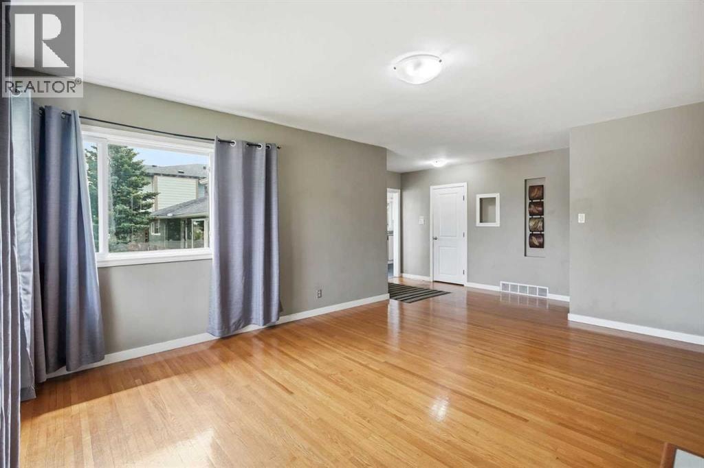 111 42 Avenue NE — photo 5