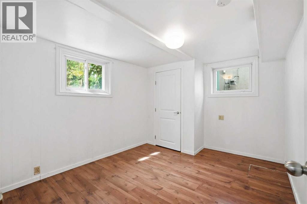 111 42 Avenue NE — photo 33