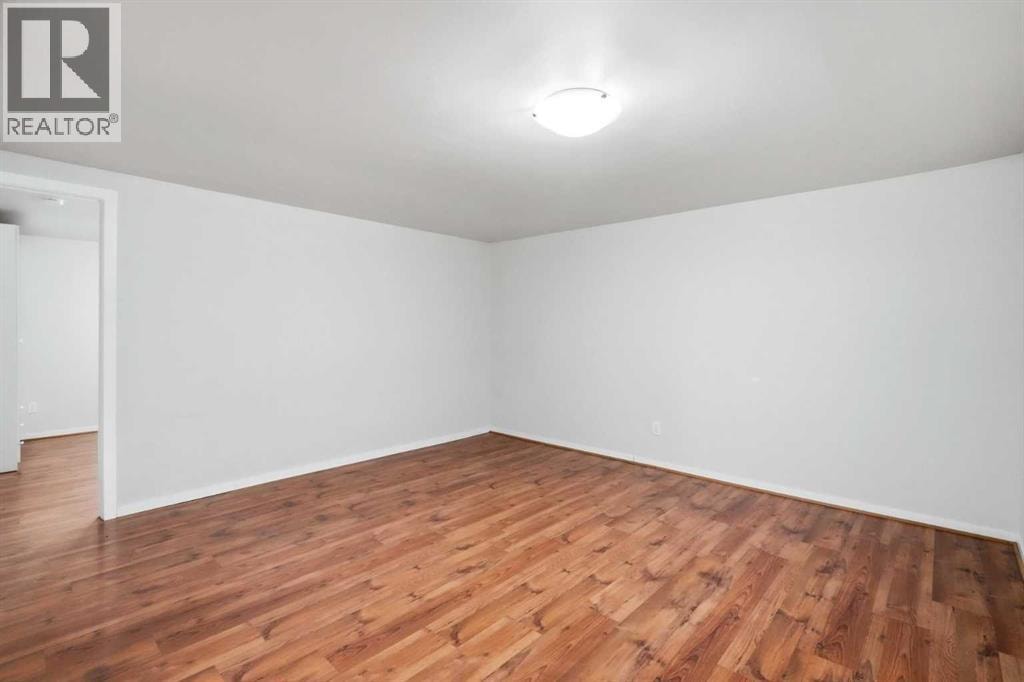 111 42 Avenue NE — photo 31