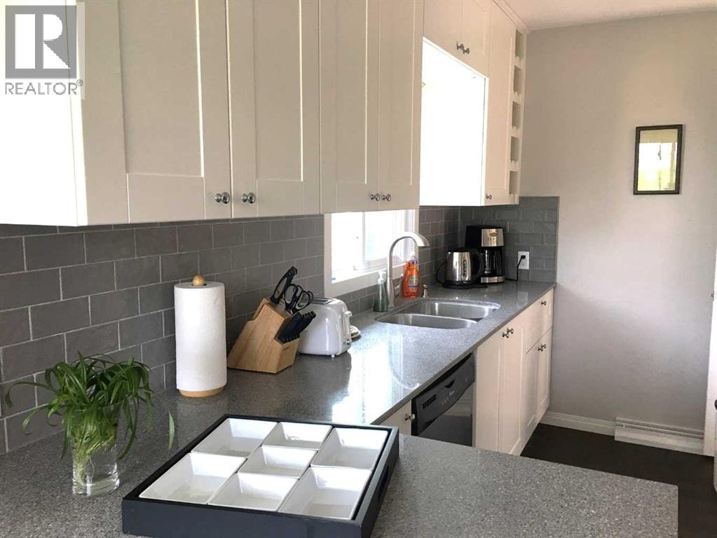 111 42 Avenue NE — photo 13