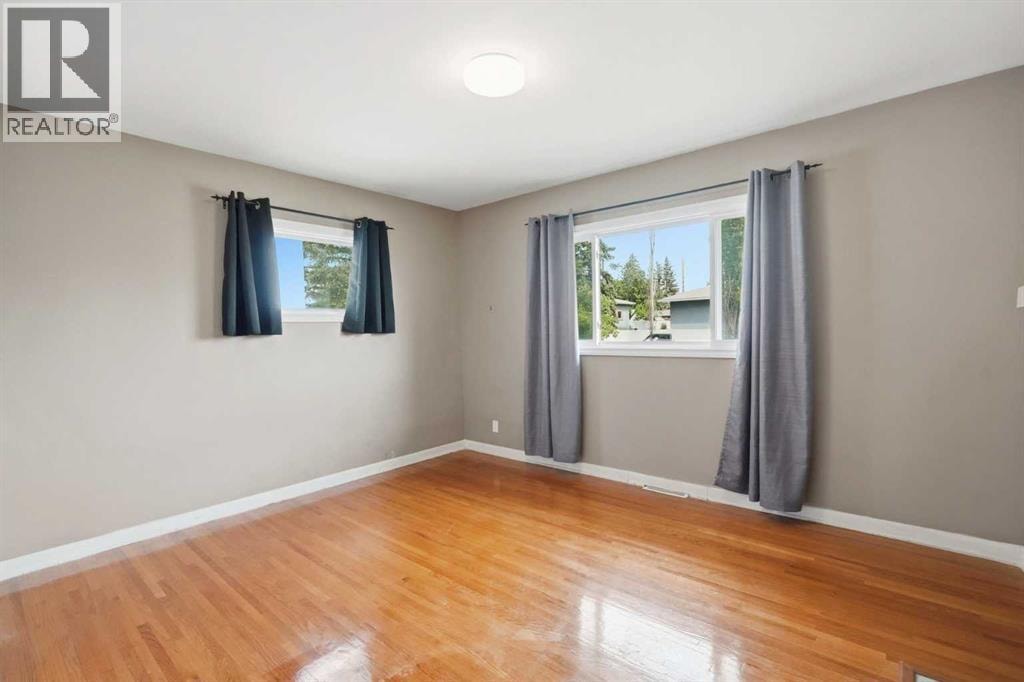 111 42 Avenue NE — photo 15