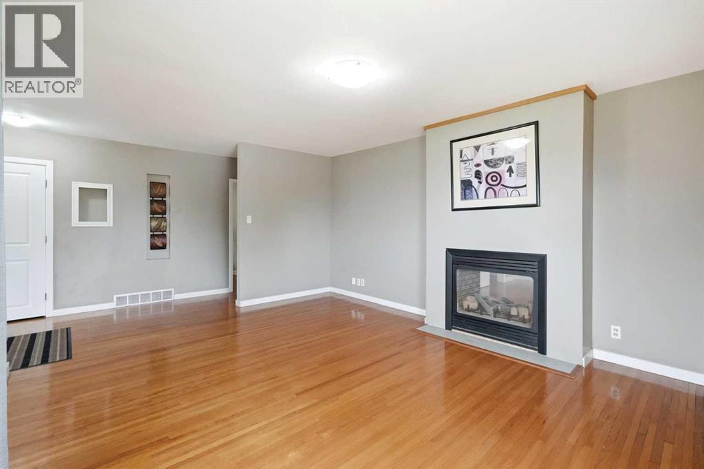 111 42 Avenue NE — photo 7