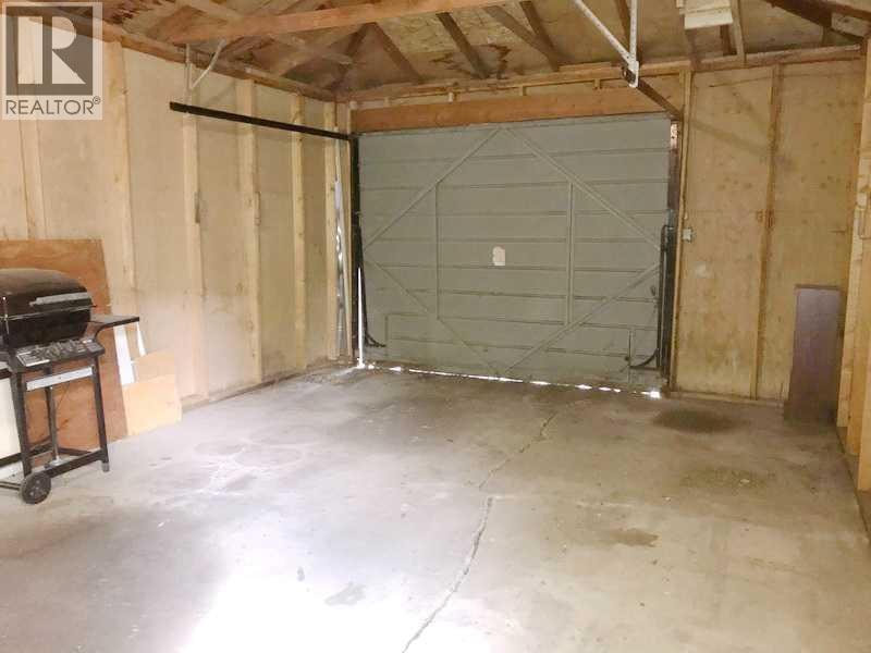 111 42 Avenue NE — photo 40