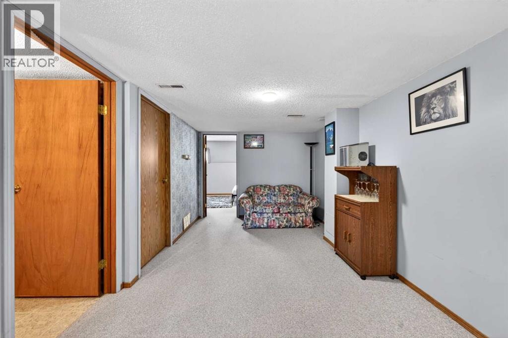 31 Martinridge Grove NE — photo 38