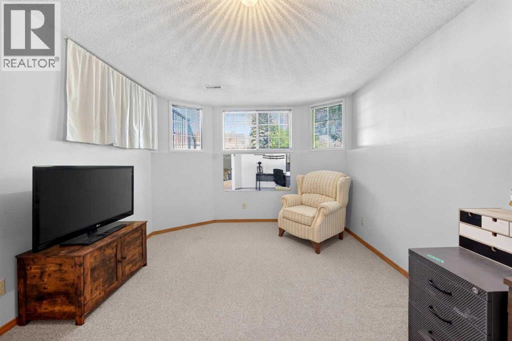 31 Martinridge Grove NE — photo 41