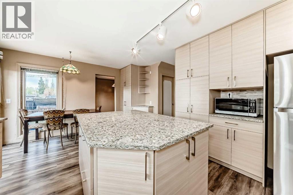 2518 21 Street SW — photo 11