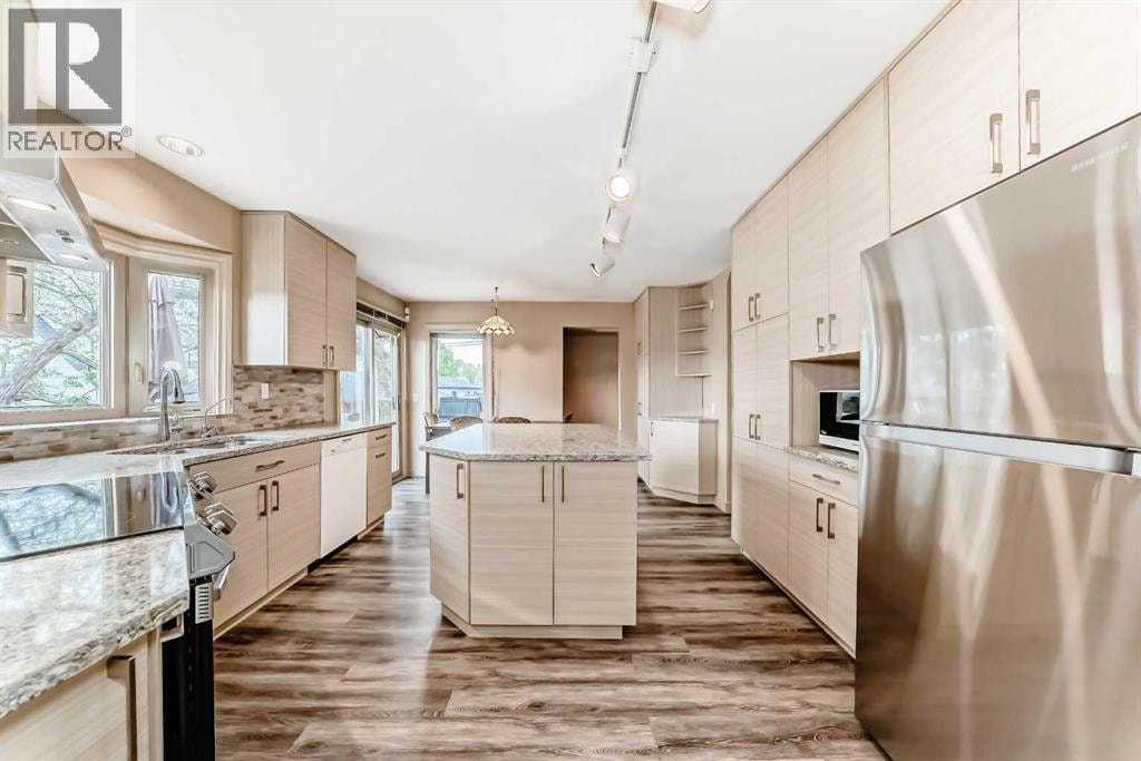 2518 21 Street SW — photo 10