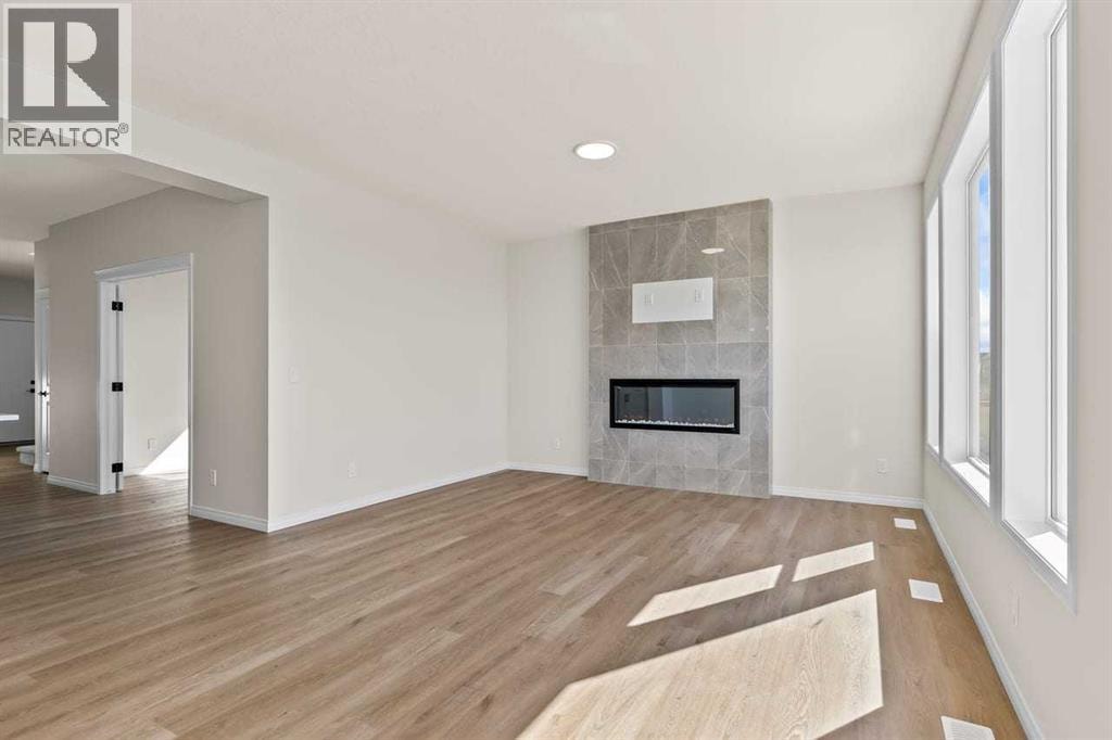 127 Corner Glen Grove NE — photo 3