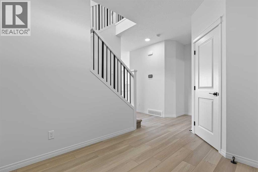 138 Corner Glen Square NE — photo 2