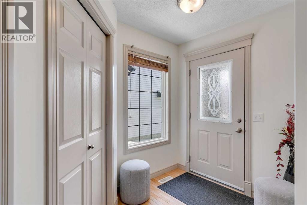 133 Everwoods Close SW — photo 4
