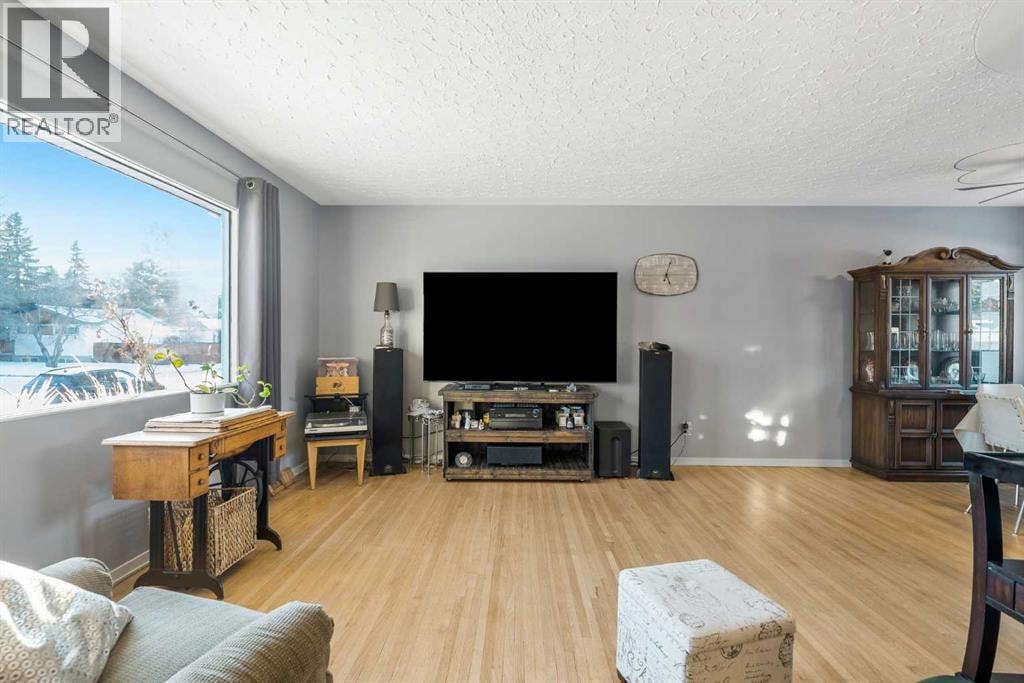 126 Springwood Drive SW — photo 3