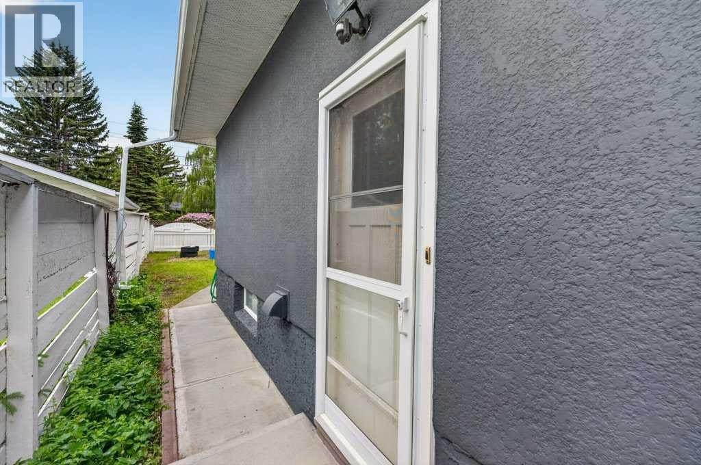 A,B, 319 37 Street SW — photo 17