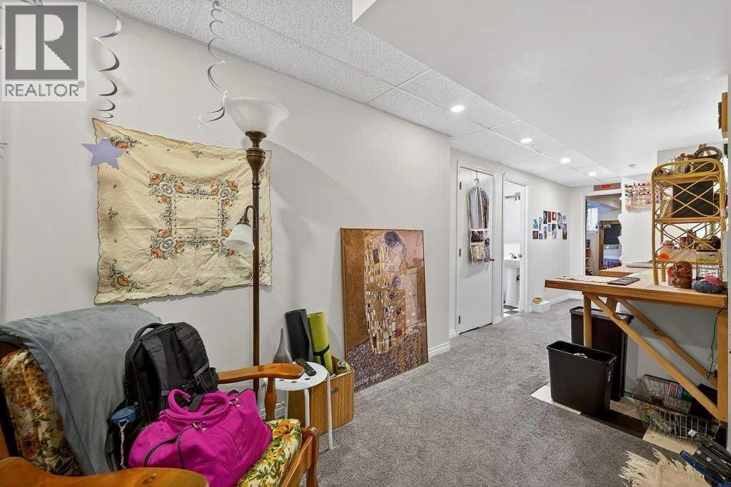 A,B, 319 37 Street SW — photo 18