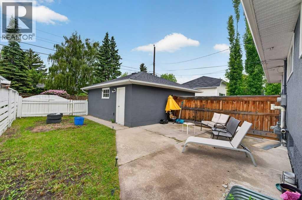 A,B, 319 37 Street SW — photo 32