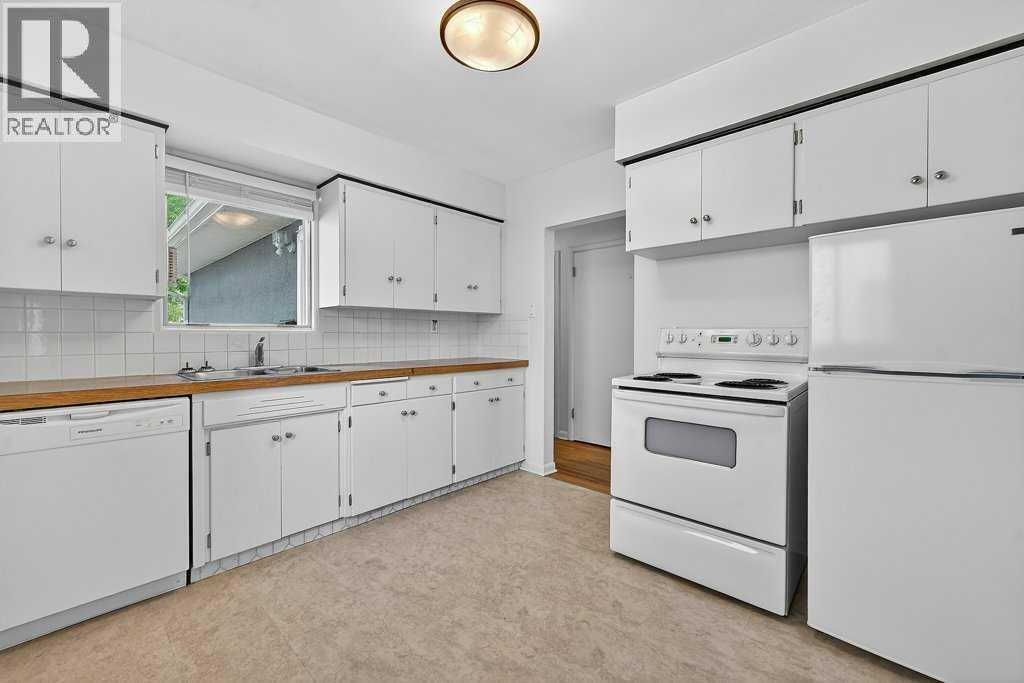 A,B, 319 37 Street SW — photo 40