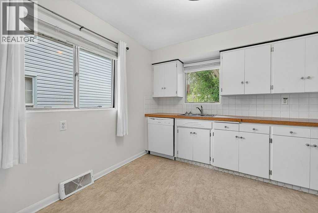 A,B, 319 37 Street SW — photo 41