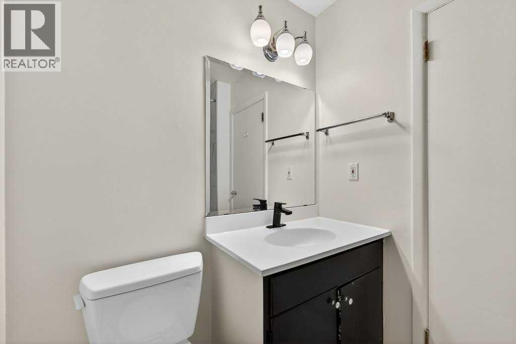 A,B, 319 37 Street SW — photo 42