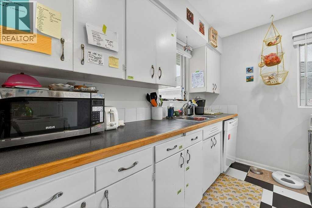 A,B, 319 37 Street SW — photo 8