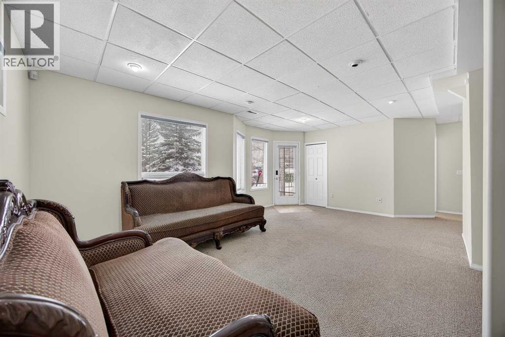 90 Hawkmount Green NW — photo 33