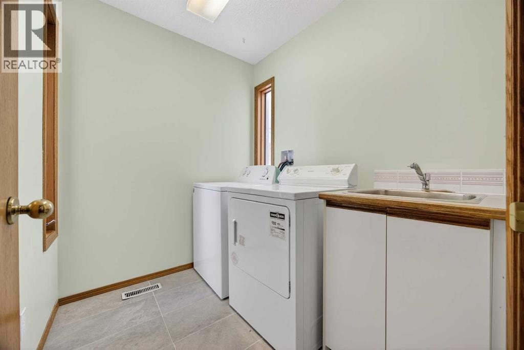 90 Hawkmount Green NW — photo 19