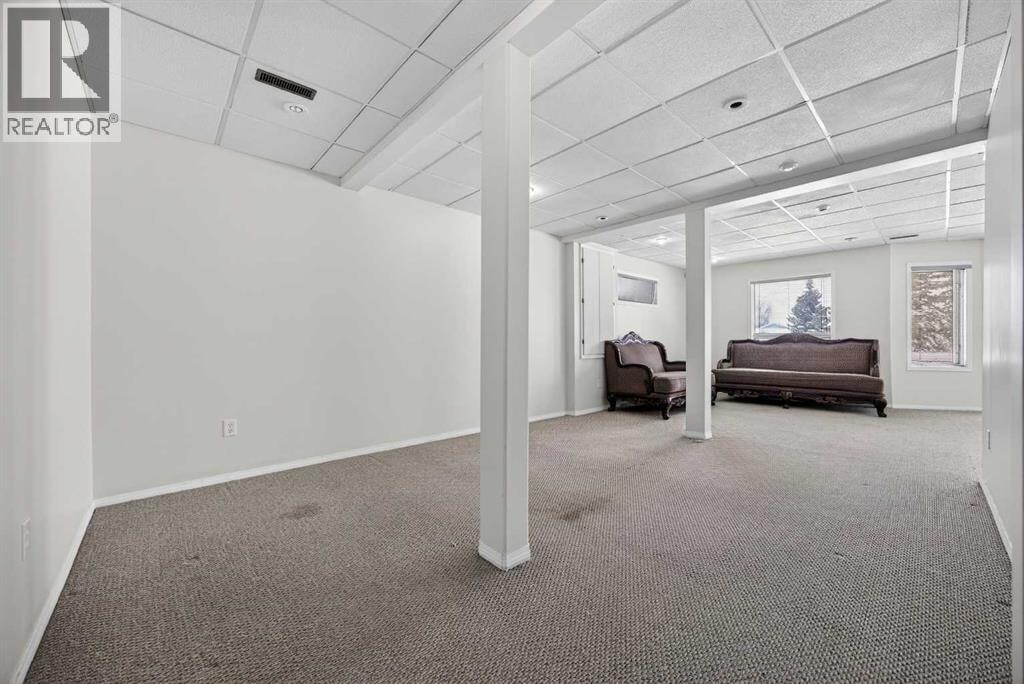 90 Hawkmount Green NW — photo 32