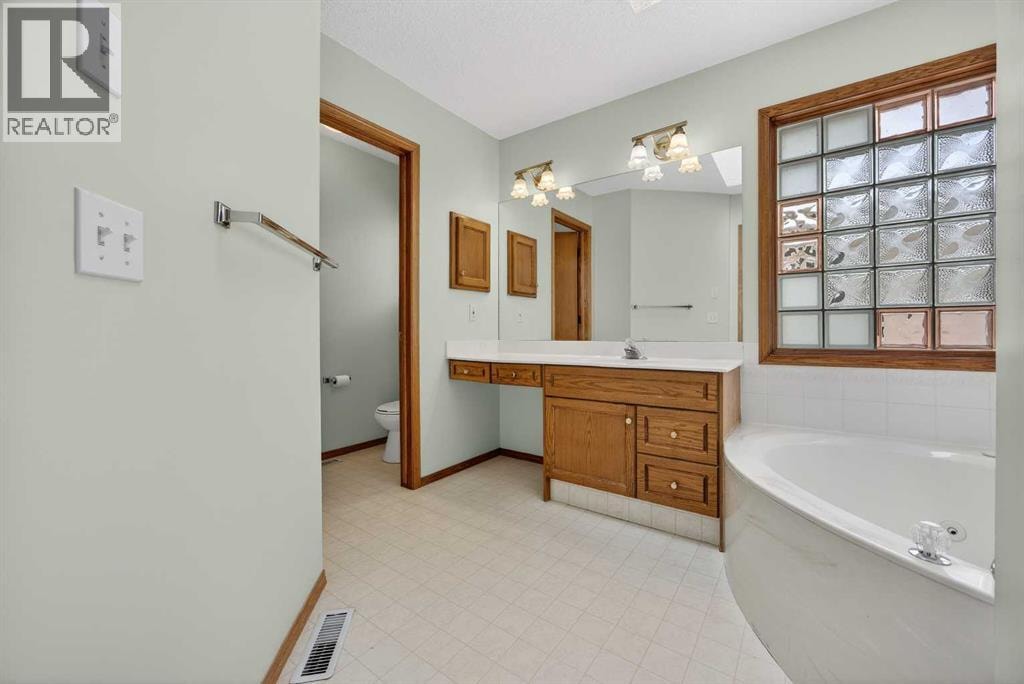 90 Hawkmount Green NW — photo 24