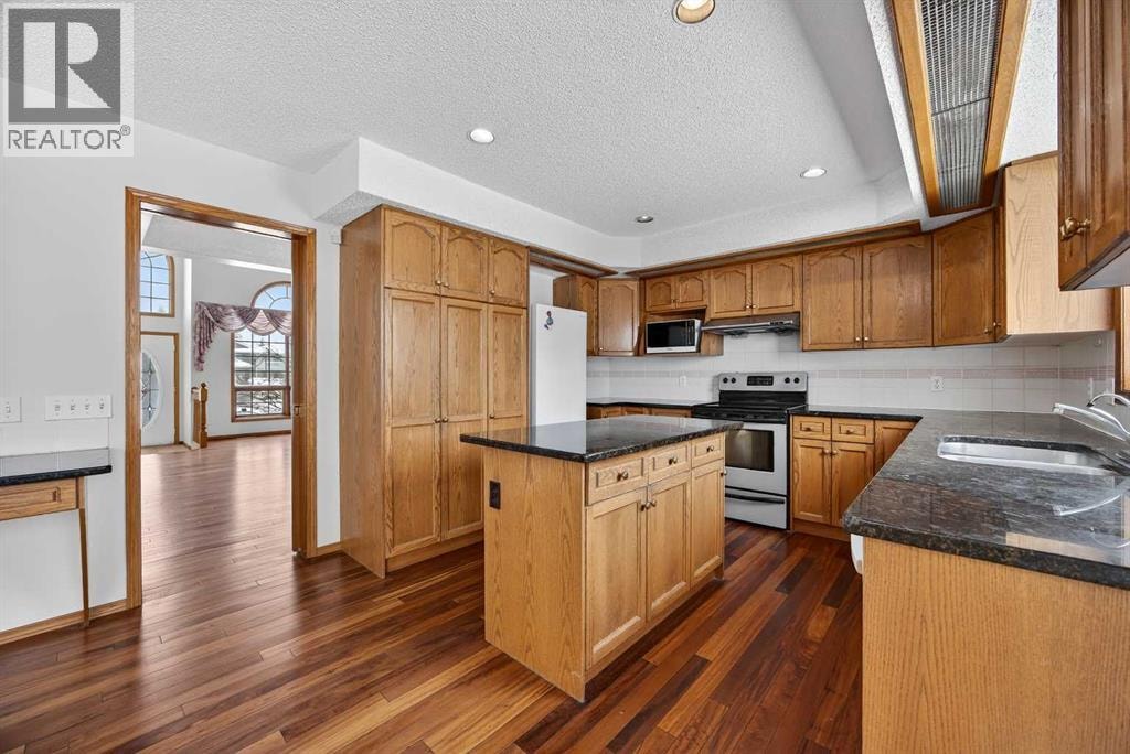 90 Hawkmount Green NW — photo 8