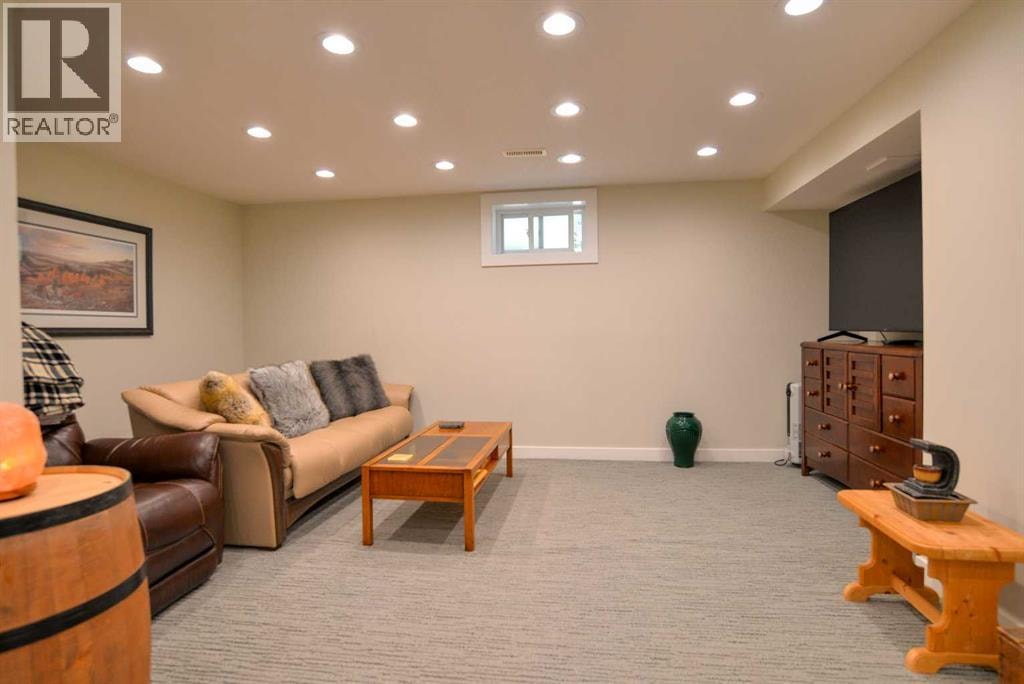 361 Capri Avenue NW — photo 32