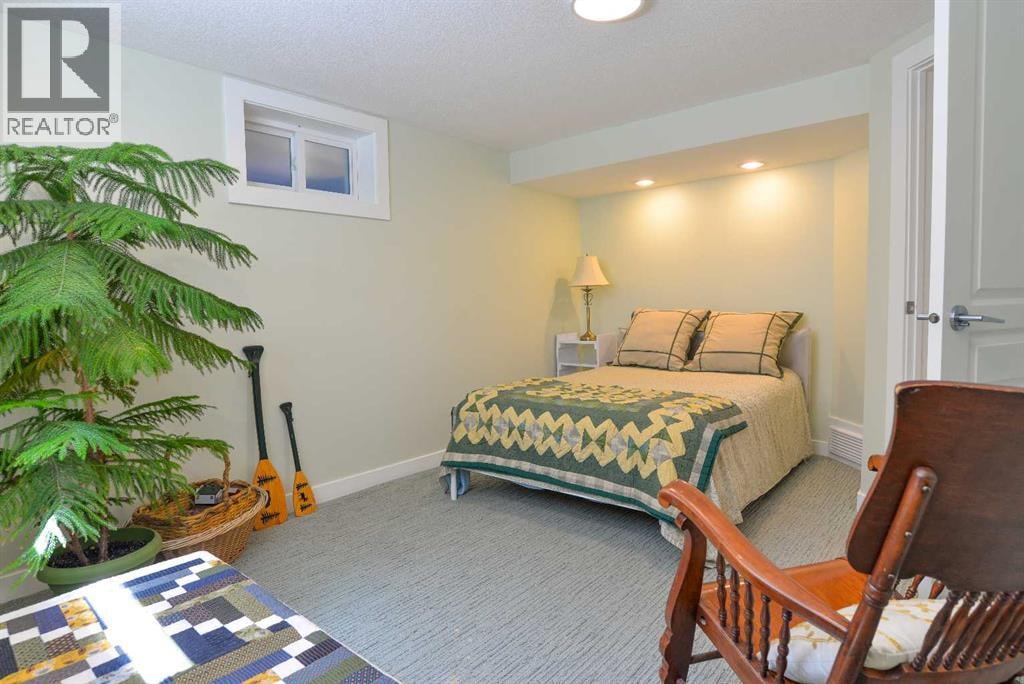 361 Capri Avenue NW — photo 33