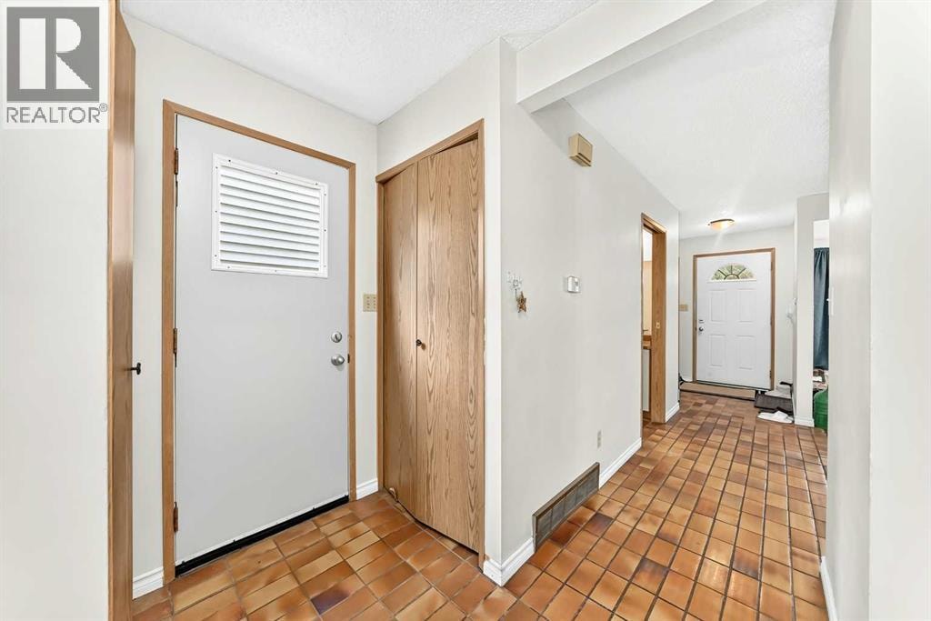 454 20 Avenue NW — photo 12