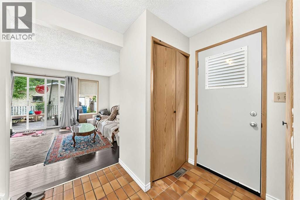 454 20 Avenue NW — photo 14